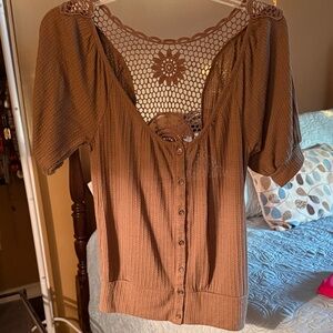 Eyeshadow Brown Crochet Accent Blouse
